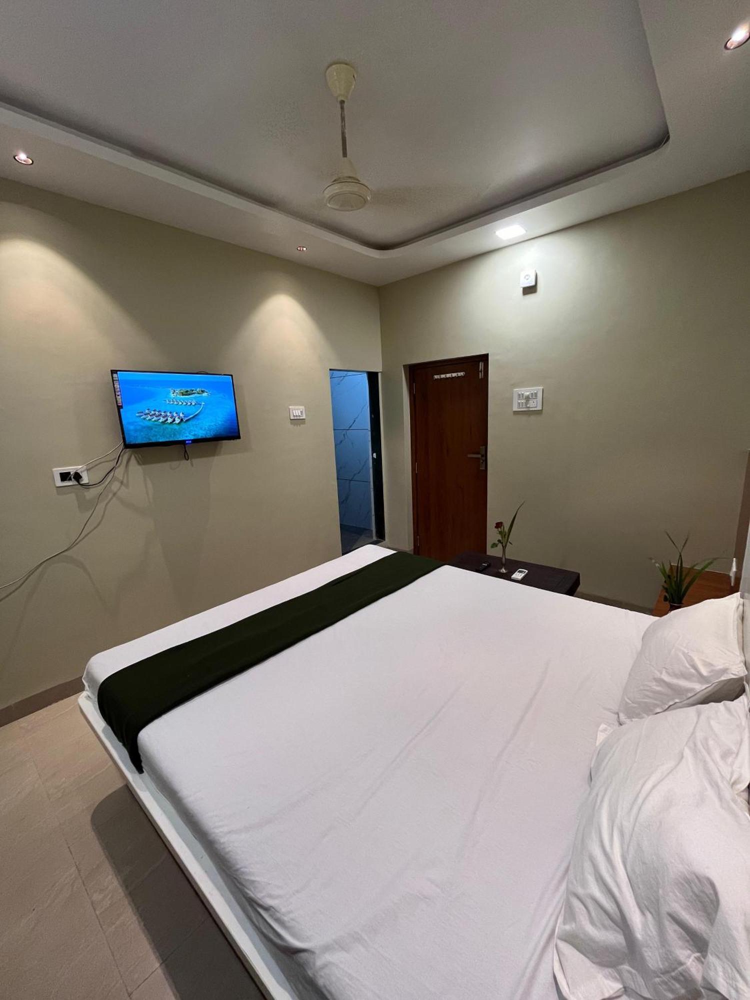 Hotel Sun Lodging Bhiwandi Экстерьер фото