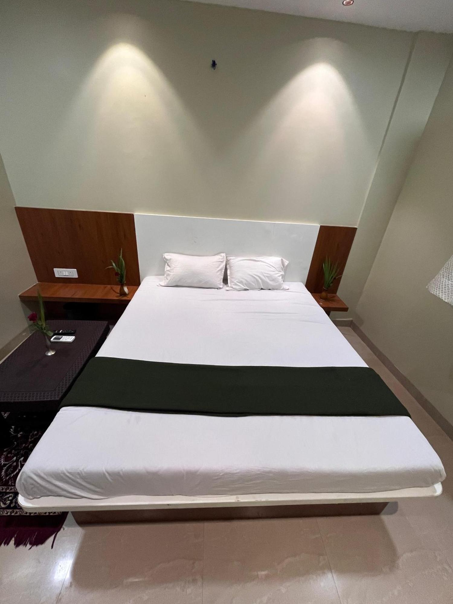 Hotel Sun Lodging Bhiwandi Экстерьер фото