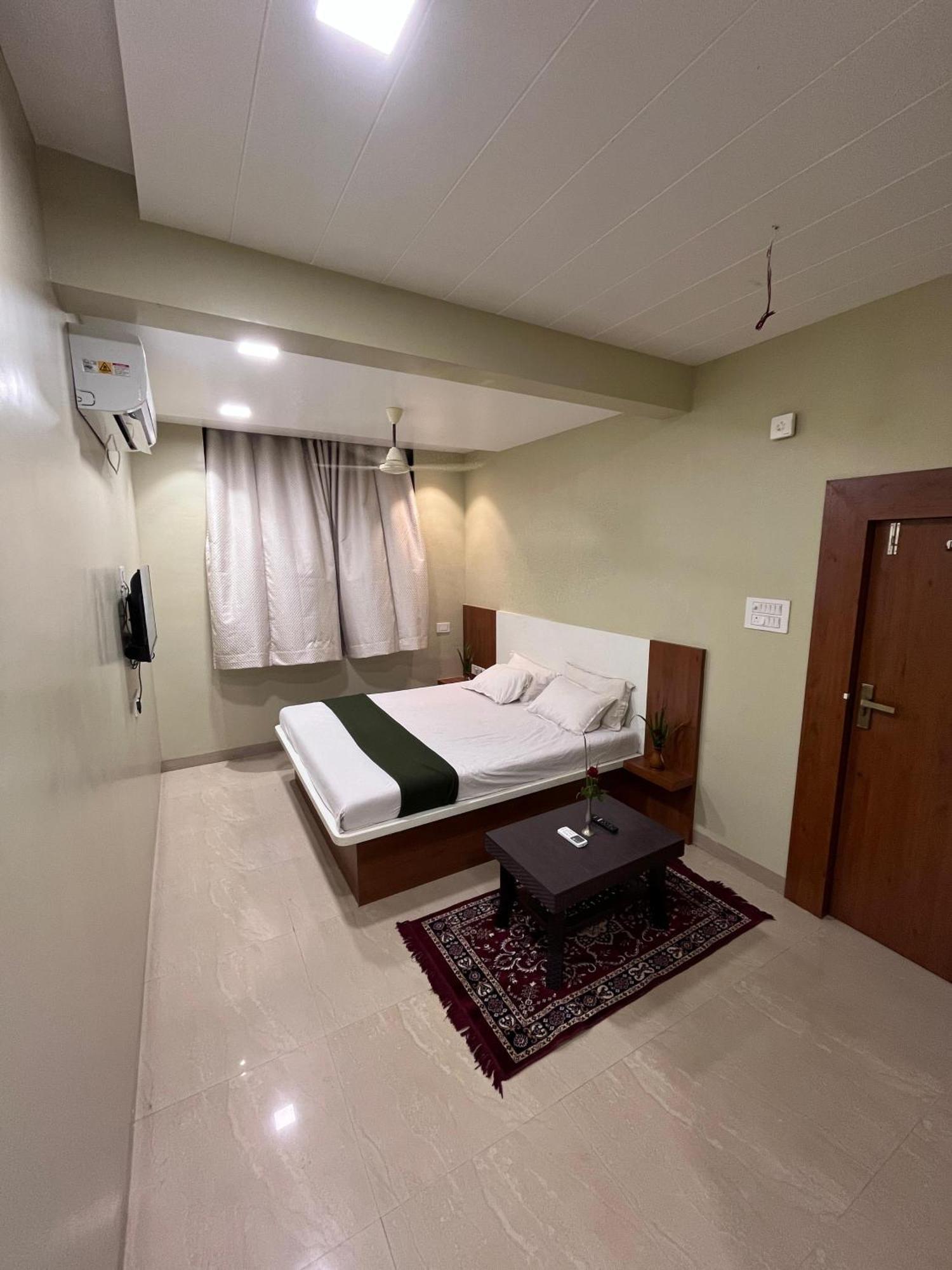 Hotel Sun Lodging Bhiwandi Экстерьер фото